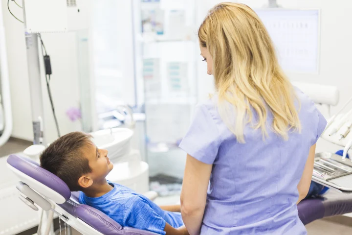 À quel âge commencer un traitement orthodontique chez l’enfant ?